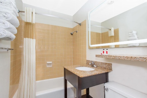 Howard Johnson by Wyndham Colorado Springs image 15