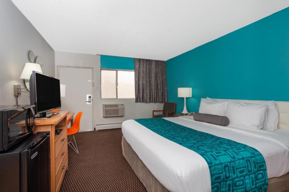 Howard Johnson by Wyndham Colorado Springs