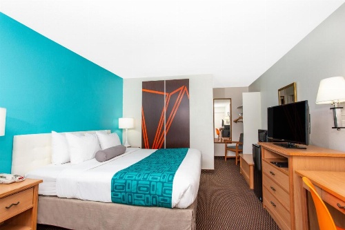 Howard Johnson by Wyndham Colorado Springs image 17