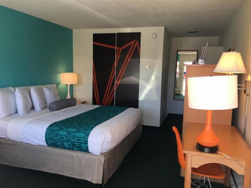 Howard Johnson by Wyndham Colorado Springs image 24