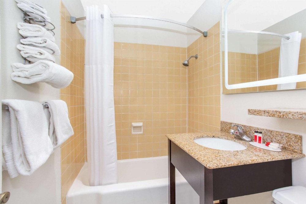 Howard Johnson by Wyndham Colorado Springs