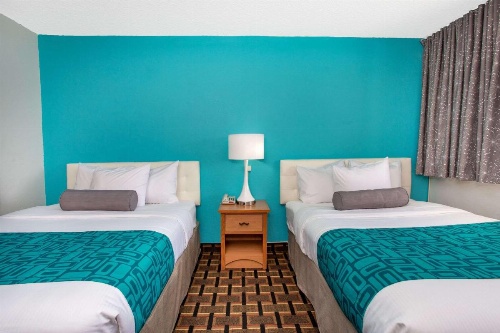 Howard Johnson by Wyndham Colorado Springs image 6