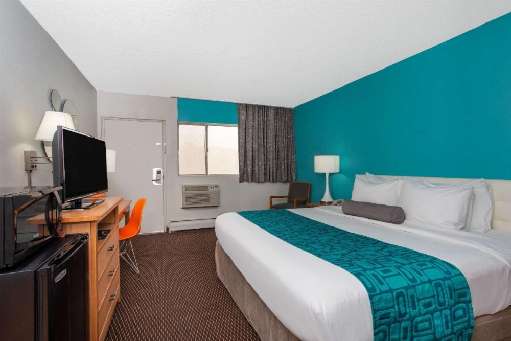 Howard Johnson by Wyndham Colorado Springs